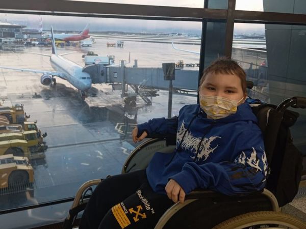 Мальчик из Шахт, на спасение которого собирали 8 млн рублей, прилетел в Китай на лечение