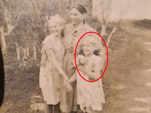 Наталья с сестрой и бабушкой