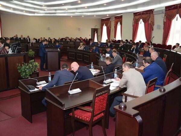 В Шахтах депутат сорвал выборы заместителя председателя Думы