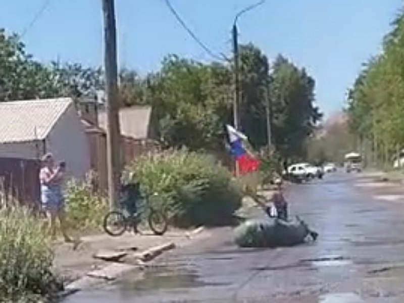 Старые прут молодую